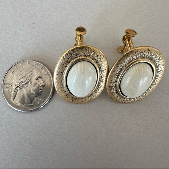 SOLD Vintage Napier Brushed Gold Tone and Ivory Oval Screw Back Clip On Earring - Picture 5 of 6